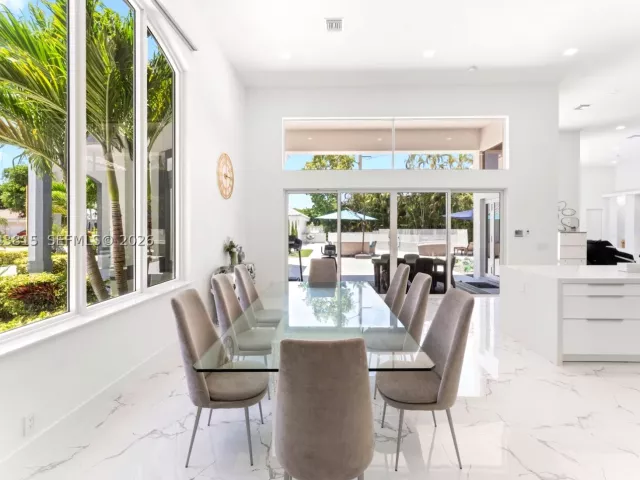 6-bedroom home for rent in Boca Raton - 2673 NW 64th Blvd - MondialRealty