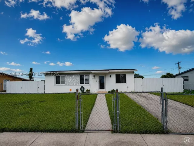3-bedroom home for sale in Miami - 20421 SW 118th Ave - MondialRealty