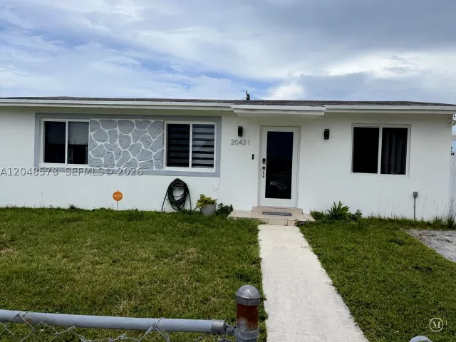 3-bedroom home for sale in Miami - 20421 SW 118th Ave - MondialRealty