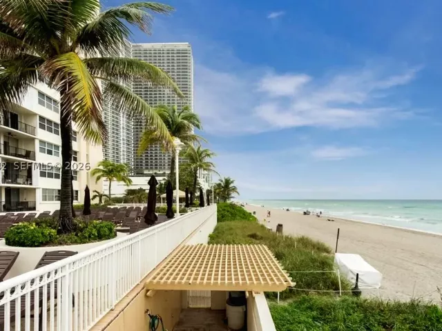 2-bedroom condo for rent in Hallandale Beach - 1904 S Ocean Dr 1607 - MondialRealty