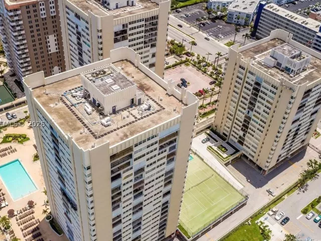 2-bedroom condo for rent in Hallandale Beach - 1904 S Ocean Dr 1607 - MondialRealty