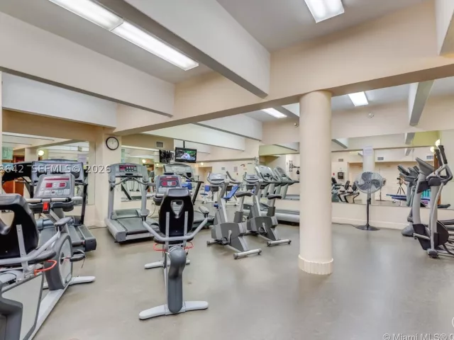 2-bedroom condo for rent in Hallandale Beach - 1904 S Ocean Dr 1607 - MondialRealty