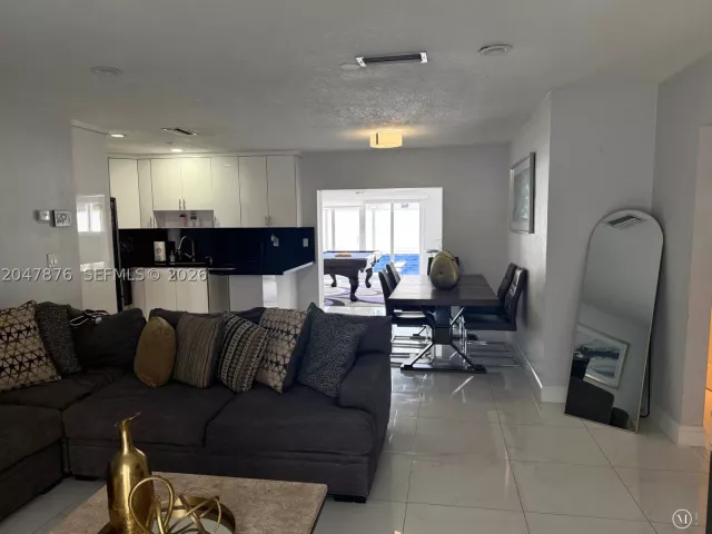 3-bedroom home for sale in Hollywood - 7525 Roosevelt St - MondialRealty