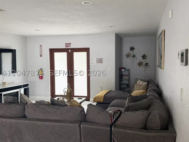 3-bedroom home for sale in Hollywood - 7525 Roosevelt St - MondialRealty
