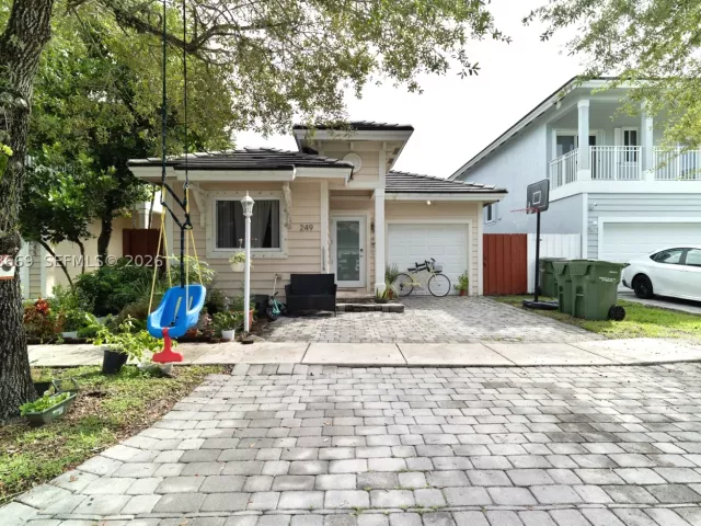 3-bedroom home for sale in Homestead - 249 SE 32nd Ave - MondialRealty