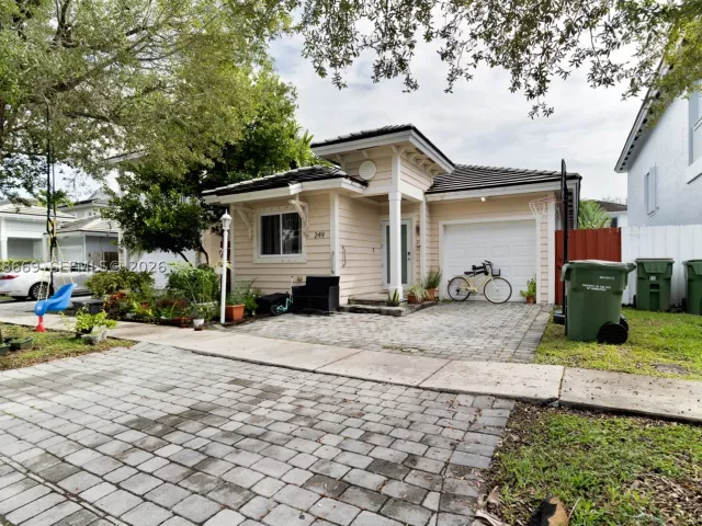 3-bedroom home for sale in Homestead - 249 SE 32nd Ave - MondialRealty