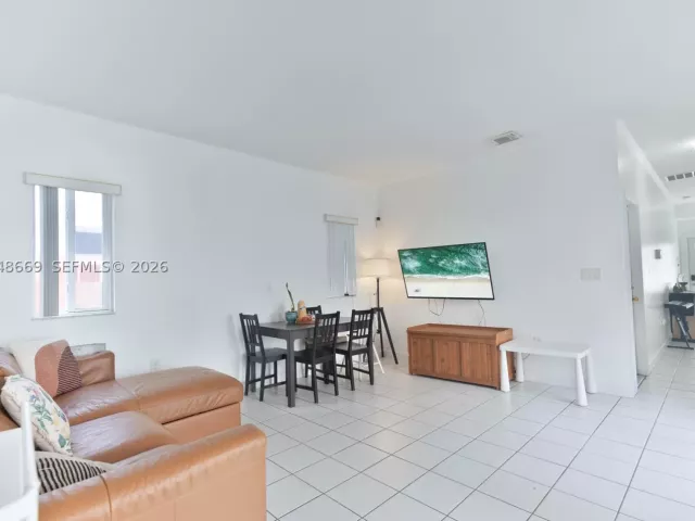 3-bedroom home for sale in Homestead - 249 SE 32nd Ave - MondialRealty