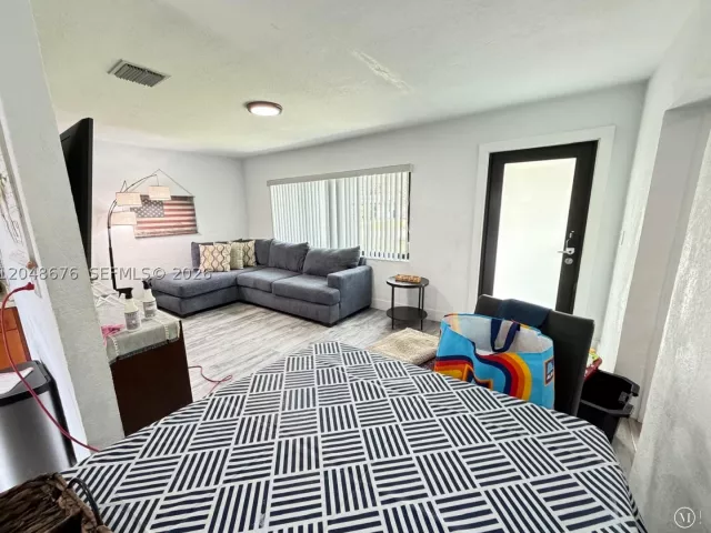 3-bedroom home for rent in Pompano Beach - 3360 NE 12th Ter - MondialRealty
