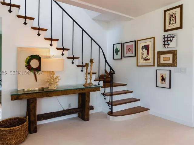5-bedroom home for rent in Miami Beach - 255 PALM AVENUE - MondialRealty
