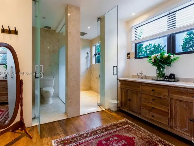 5-bedroom home for rent in Miami Beach - 255 PALM AVENUE - MondialRealty
