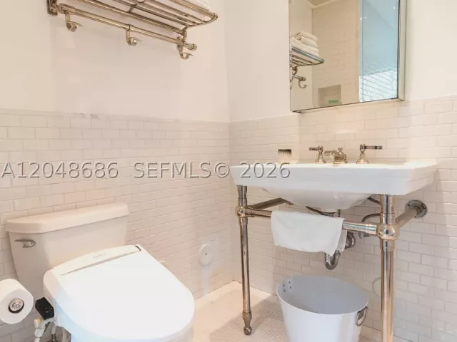 5-bedroom home for rent in Miami Beach - 255 PALM AVENUE - MondialRealty