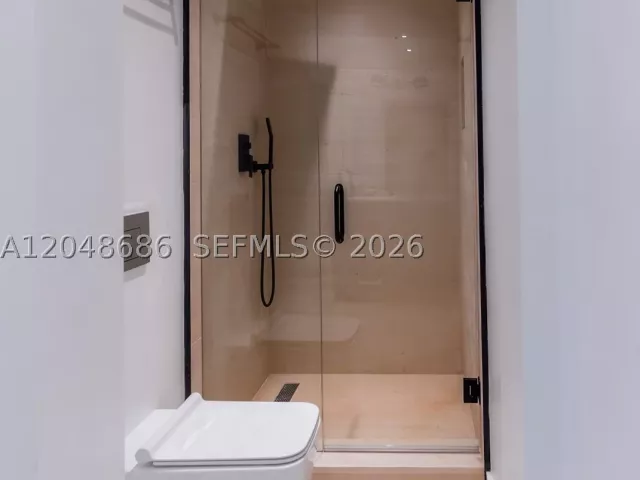 5-bedroom home for rent in Miami Beach - 255 PALM AVENUE - MondialRealty