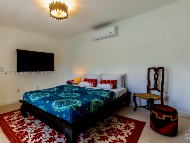 5-bedroom home for rent in Miami Beach - 255 PALM AVENUE - MondialRealty