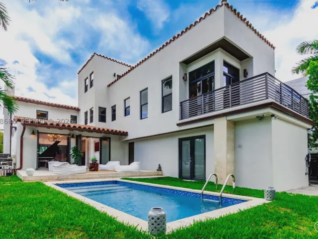 5-bedroom home for rent in Miami Beach - 255 PALM AVENUE - MondialRealty