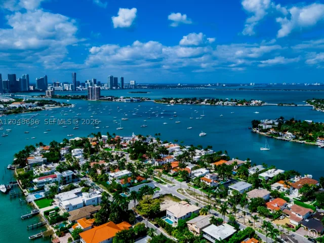 5-bedroom home for rent in Miami Beach - 255 PALM AVENUE - MondialRealty