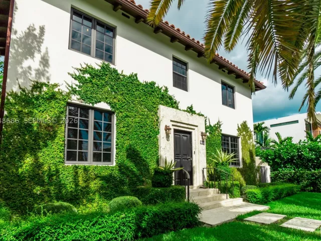 5-bedroom home for rent in Miami Beach - 255 PALM AVENUE - MondialRealty