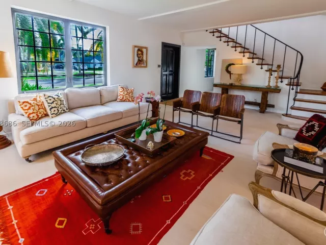 5-bedroom home for rent in Miami Beach - 255 PALM AVENUE - MondialRealty