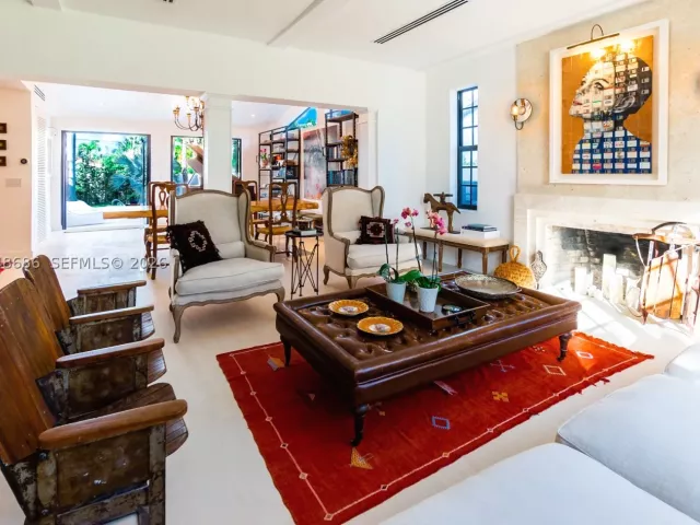 5-bedroom home for rent in Miami Beach - 255 PALM AVENUE - MondialRealty