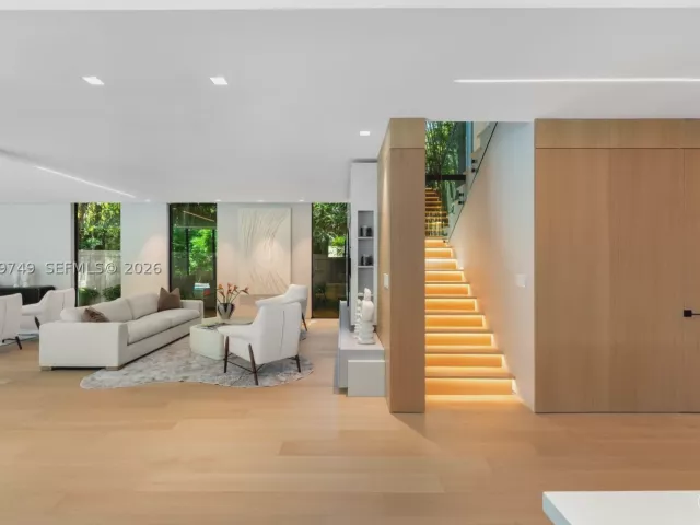 5-bedroom home for sale in Miami - 3579 Avocado Ave - MondialRealty