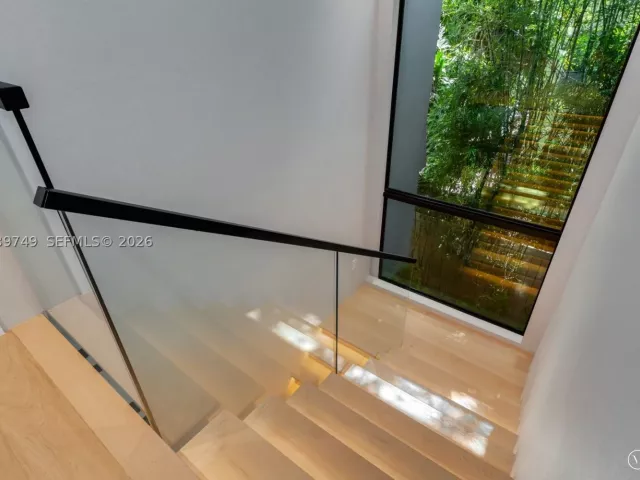 5-bedroom home for sale in Miami - 3579 Avocado Ave - MondialRealty