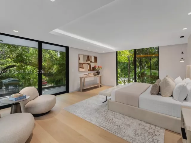 5-bedroom home for sale in Miami - 3579 Avocado Ave - MondialRealty