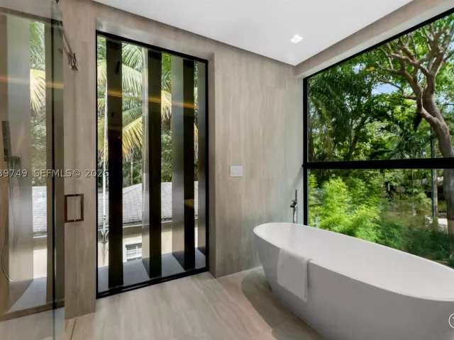 5-bedroom home for sale in Miami - 3579 Avocado Ave - MondialRealty