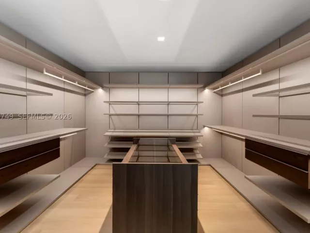 5-bedroom home for sale in Miami - 3579 Avocado Ave - MondialRealty