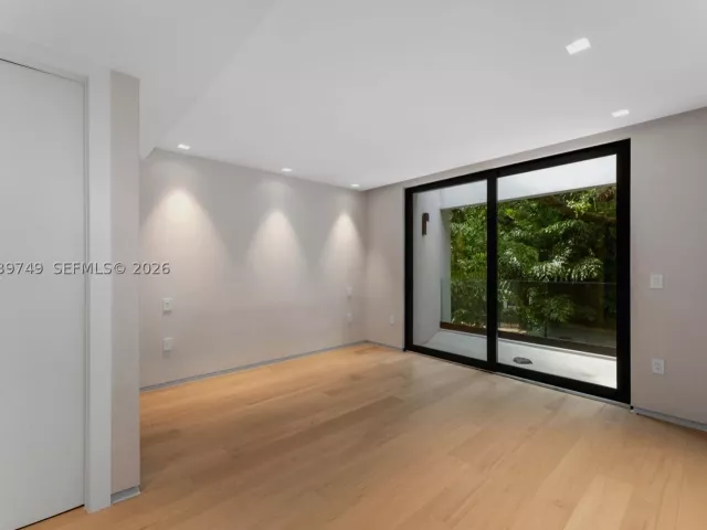5-bedroom home for sale in Miami - 3579 Avocado Ave - MondialRealty