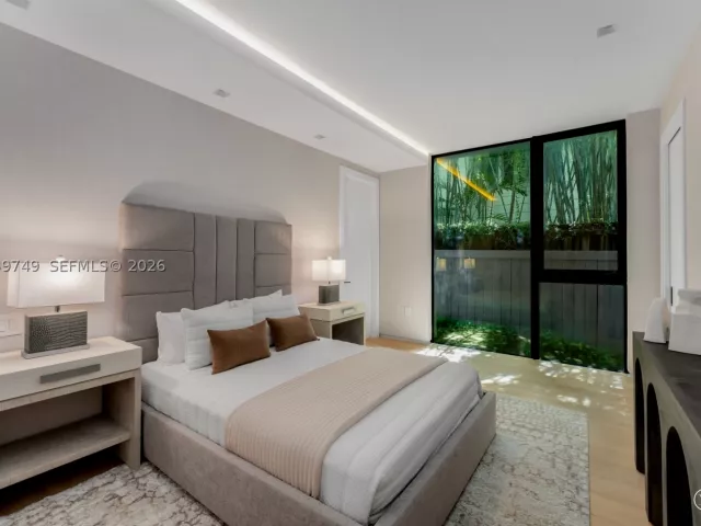 5-bedroom home for sale in Miami - 3579 Avocado Ave - MondialRealty