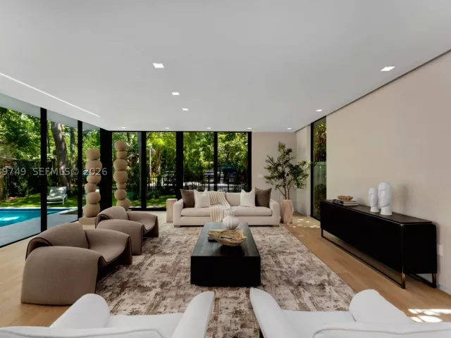 5-bedroom home for sale in Miami - 3579 Avocado Ave - MondialRealty