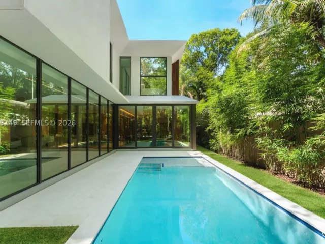 5-bedroom home for sale in Miami - 3579 Avocado Ave - MondialRealty