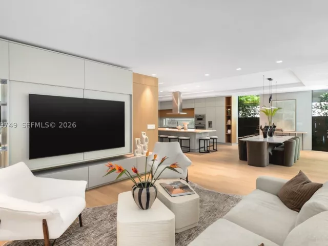 5-bedroom home for sale in Miami - 3579 Avocado Ave - MondialRealty