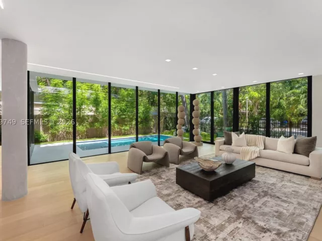5-bedroom home for sale in Miami - 3579 Avocado Ave - MondialRealty