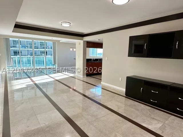 2-bedroom condo for rent in Miami - 1800 N Bayshore Dr 2315 - MondialRealty