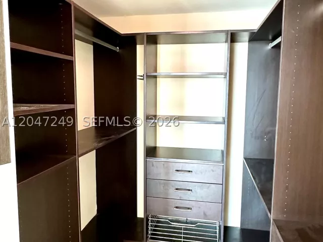 2-bedroom condo for rent in Miami - 1800 N Bayshore Dr 2315 - MondialRealty