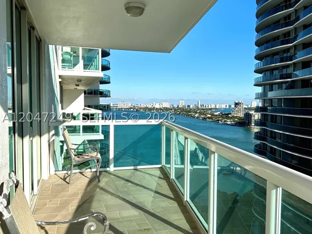 2-bedroom condo for rent in Miami - 1800 N Bayshore Dr 2315 - MondialRealty