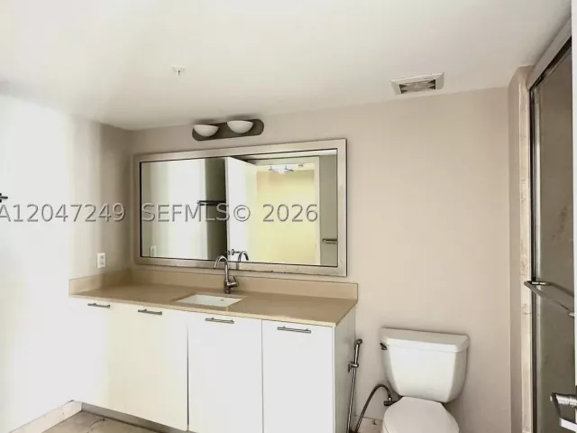 2-bedroom condo for rent in Miami - 1800 N Bayshore Dr 2315 - MondialRealty