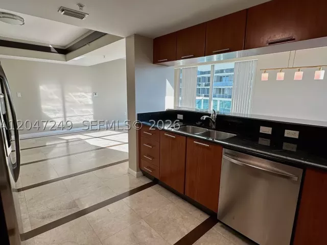 2-bedroom condo for rent in Miami - 1800 N Bayshore Dr 2315 - MondialRealty