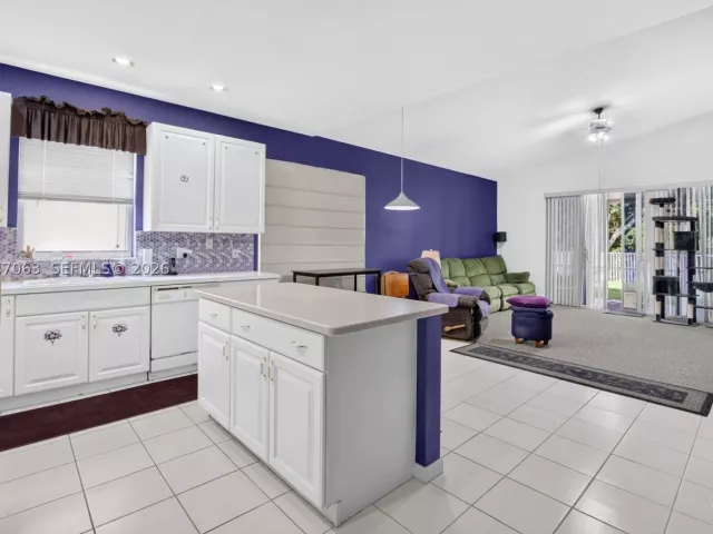 4-bedroom home for sale in Boca Raton - 21209 Via Ventura - MondialRealty
