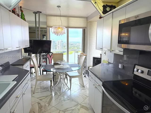 3-bedroom condo for sale in Aventura - 20191 E Country Club Dr 2601 - MondialRealty