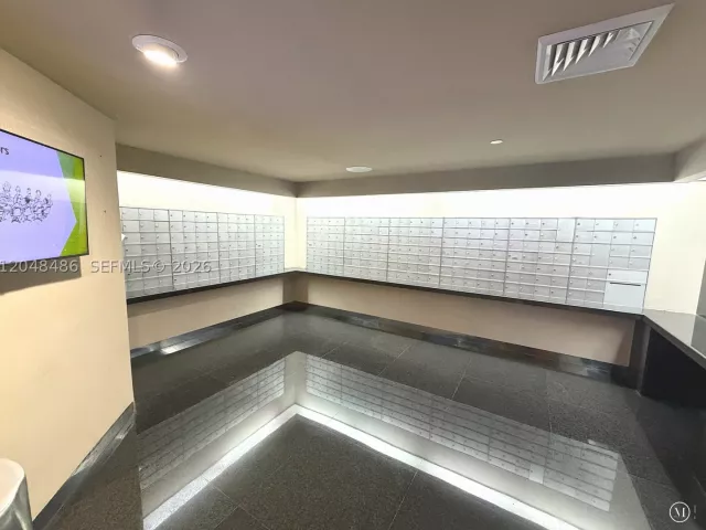 3-bedroom condo for sale in Aventura - 20191 E Country Club Dr 2601 - MondialRealty