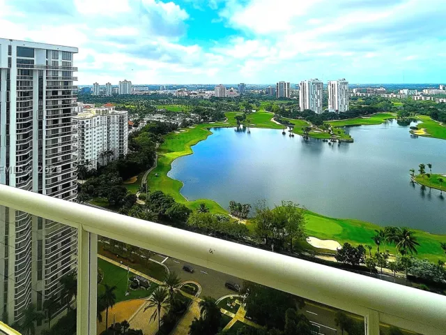 3-bedroom condo for sale in Aventura - 20191 E Country Club Dr 2601 - MondialRealty