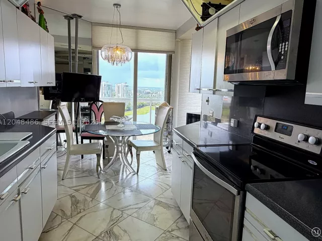 3-bedroom condo for sale in Aventura - 20191 E Country Club Dr 2601 - MondialRealty