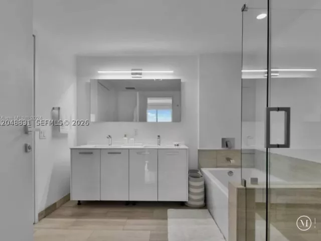 1-bedroom condo for rent in Miami - 1300 Brickell Bay Dr 2208 - MondialRealty