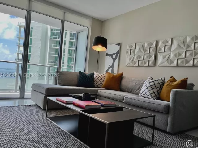1-bedroom condo for rent in Miami - 1300 Brickell Bay Dr 2208 - MondialRealty