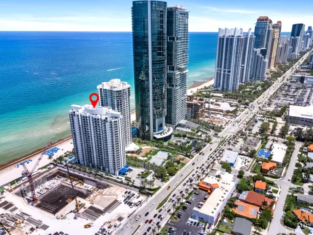 1-bedroom condo for sale in Sunny Isles Beach - 18683 Collins Avenue 1403 - MondialRealty