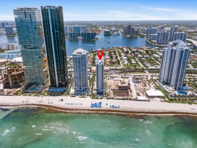 1-bedroom condo for sale in Sunny Isles Beach - 18683 Collins Avenue 1403 - MondialRealty