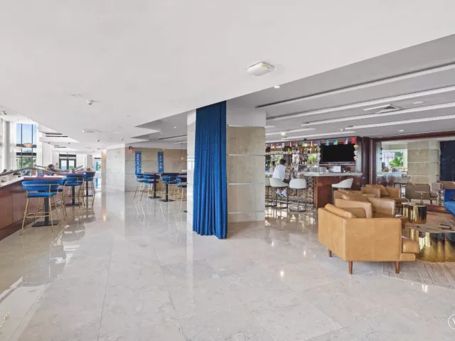 1-bedroom condo for sale in Sunny Isles Beach - 18683 Collins Avenue 1403 - MondialRealty
