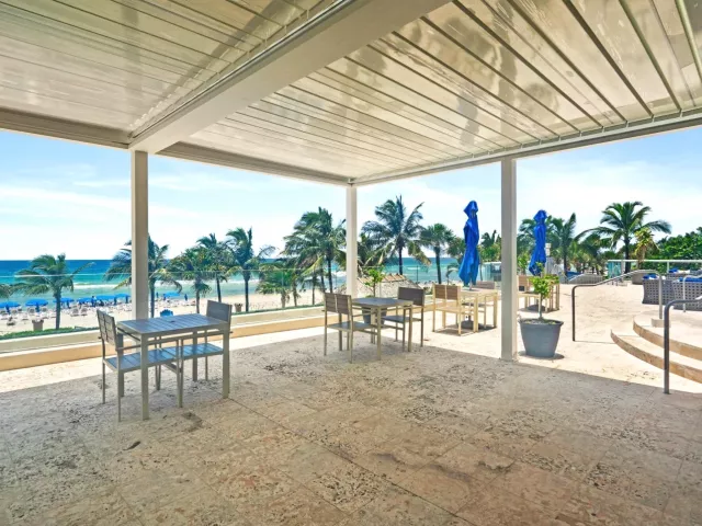1-bedroom condo for sale in Sunny Isles Beach - 18683 Collins Avenue 1403 - MondialRealty