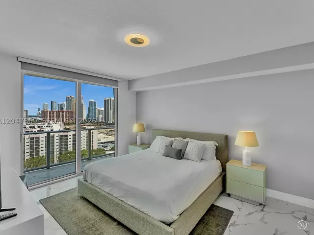 2-bedroom condo for rent in Sunny Isles Beach - 300 Sunny Isles Blvd 4-1503 - MondialRealty